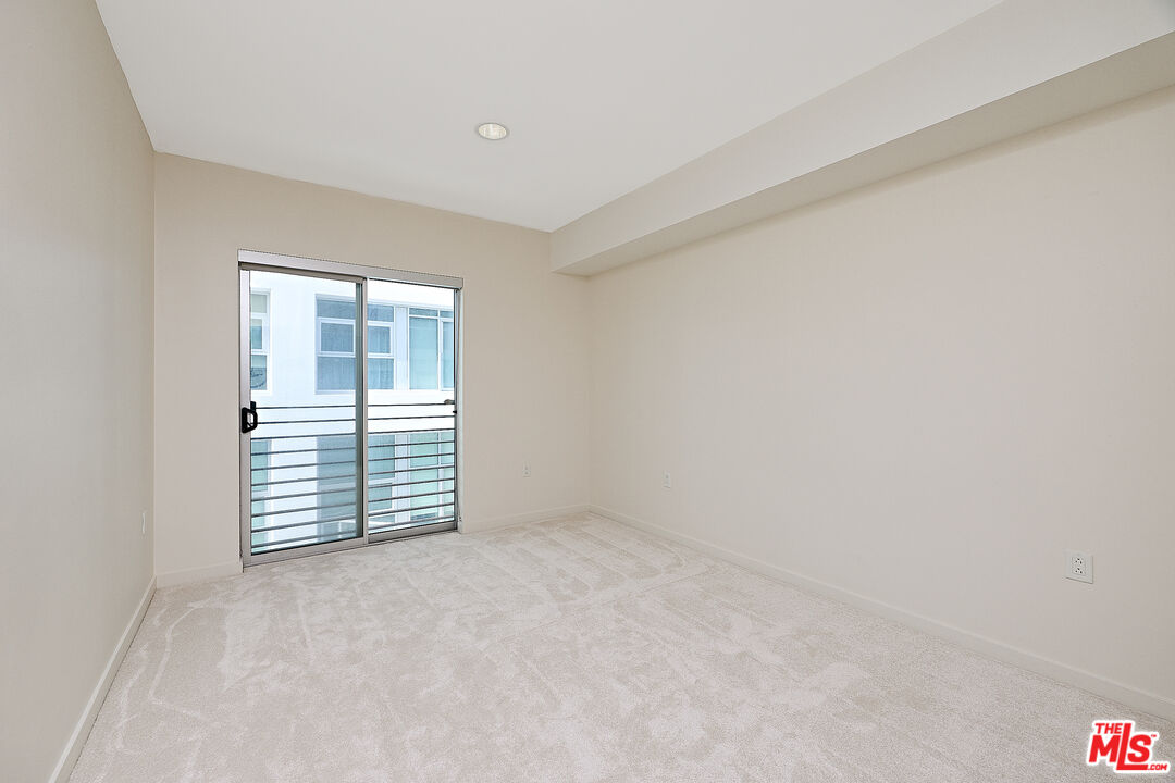 3119 Vía Dolce, Unit 302 Marina del Rey, CA 90292 - Photo 17 of 27 an empty room with windows