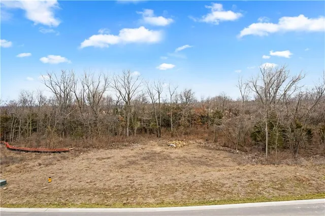 $400,000 | 2215 Wallace Way, Stilwell, KS 66085