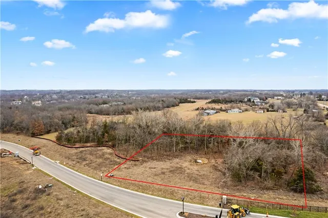 $400,000 | 2215 Wallace Way, Stilwell, KS 66085