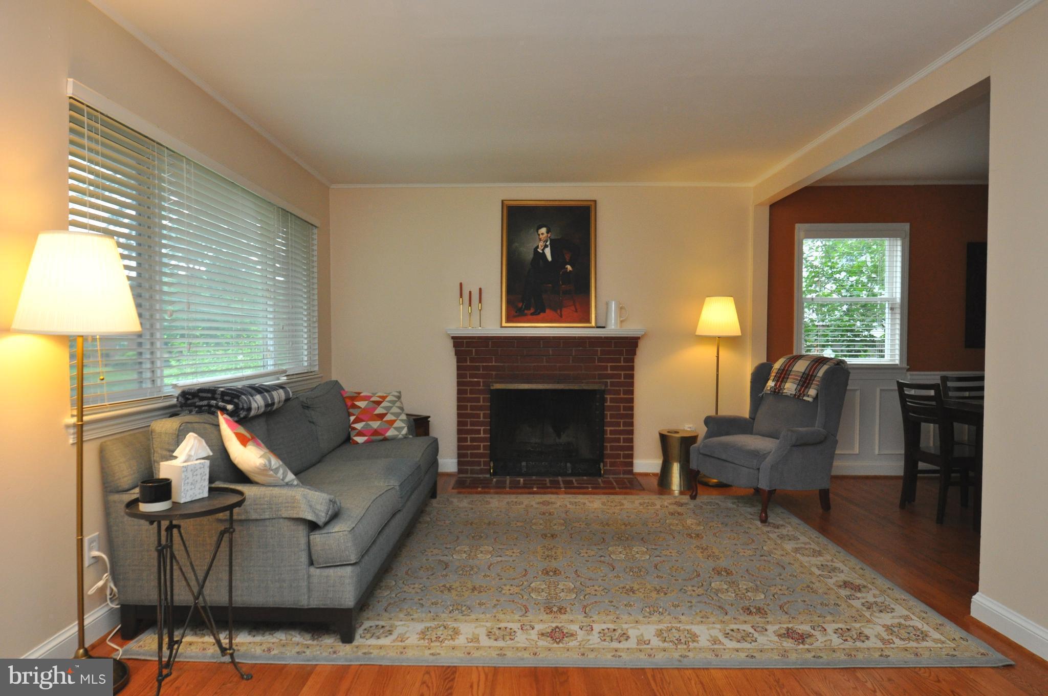512 Kerwin Road Silver Spring, MD 20901 - Photo 2 of 27 Living Room