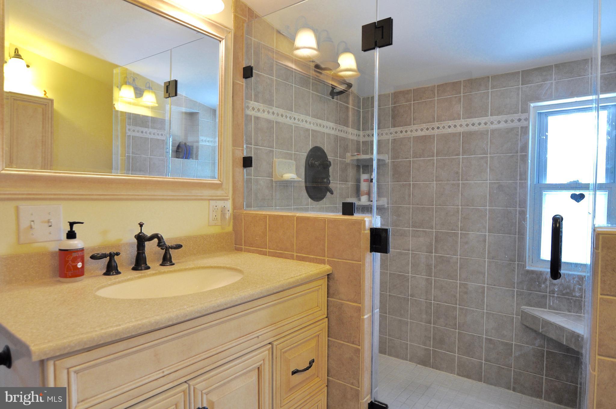 512 Kerwin Road Silver Spring, MD 20901 - Photo 15 of 27 Master Bath