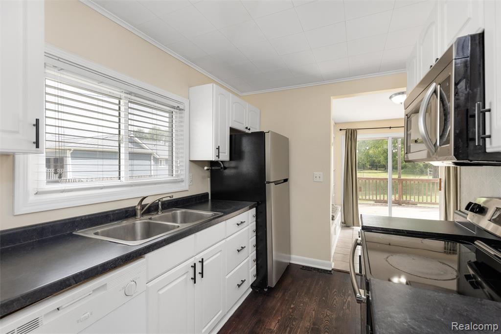 4465 South Center Road Burton, MI 48519 - Photo 16 of 24 Gallery Image 16