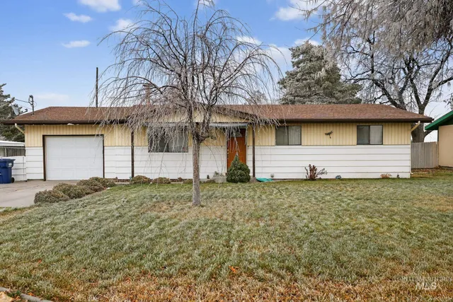 $329,000 | 1055 South Adell Street, Filer, ID 83328