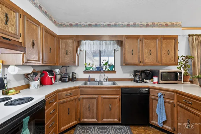 $329,000 | 1055 South Adell Street, Filer, ID 83328