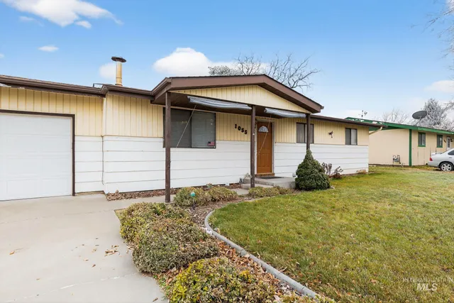 $329,000 | 1055 South Adell Street, Filer, ID 83328
