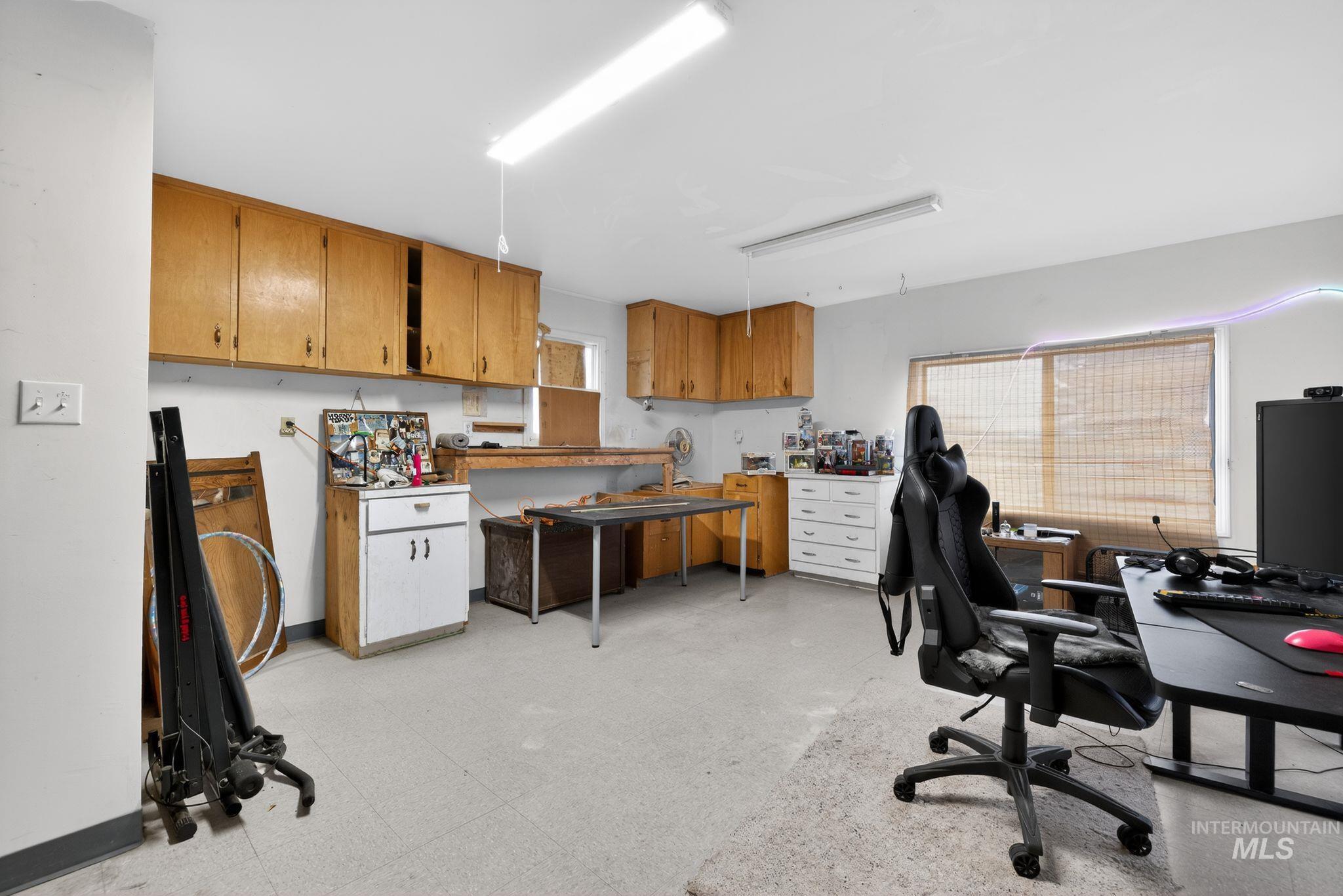 1055 South Adell Street Filer, ID 83328 - Photo 28 of 28 Home office featuring light flooring