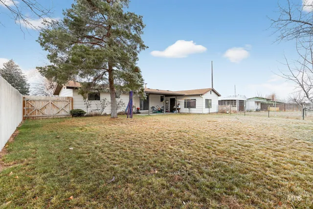 $329,000 | 1055 South Adell Street, Filer, ID 83328