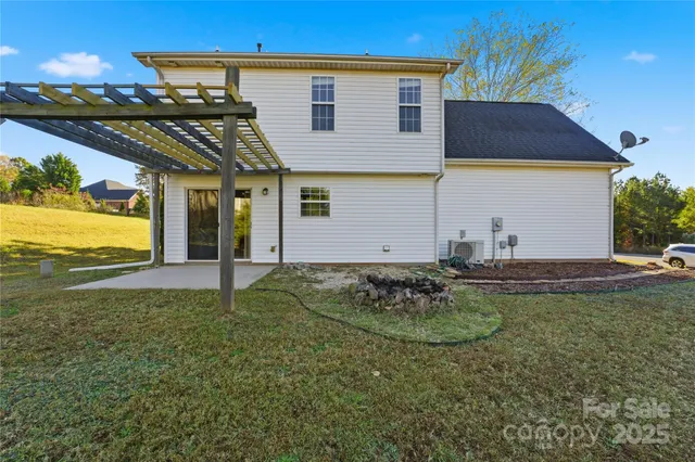 a view of a house with a backyard