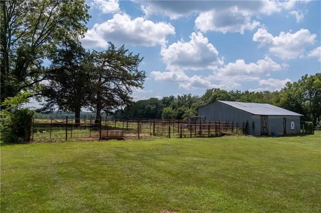$775,000 | 32485 West 399th Street, Osawatomie, KS 66064