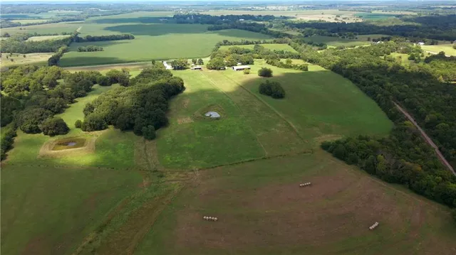 $775,000 | 32485 West 399th Street, Osawatomie, KS 66064