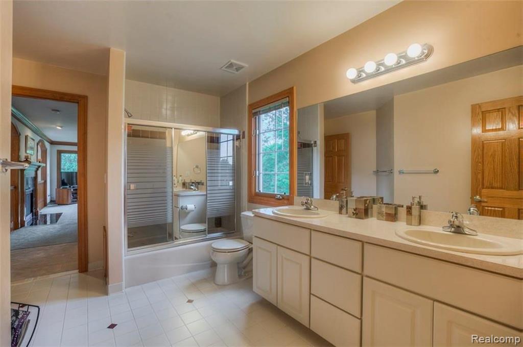 3734 Heron Ridge Drive Rochester Hills, MI 48309 - Photo 22 of 40