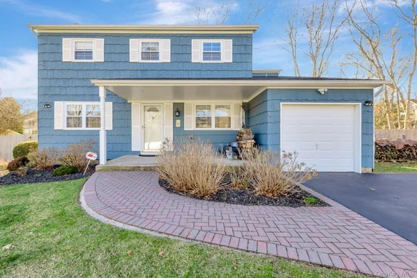 $699,000 | 144 Oak Street, Medford, NY 11763