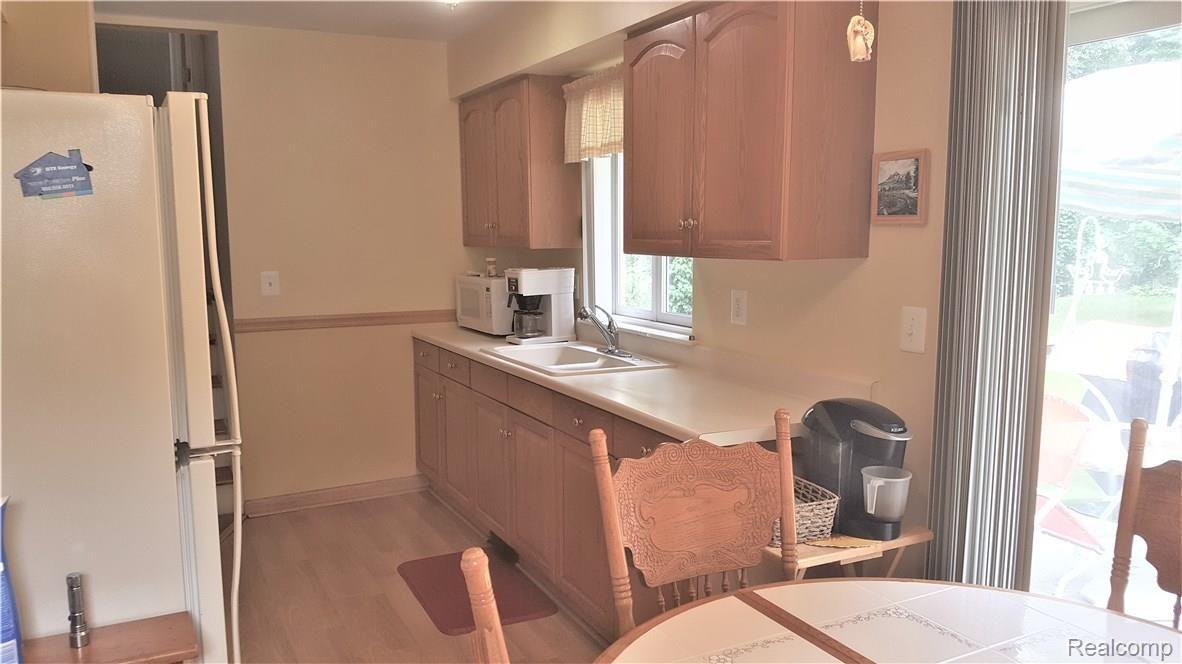 15719 Springhill Street Romulus, MI 48174 - Photo 12 of 20 Kitchen and dining area.