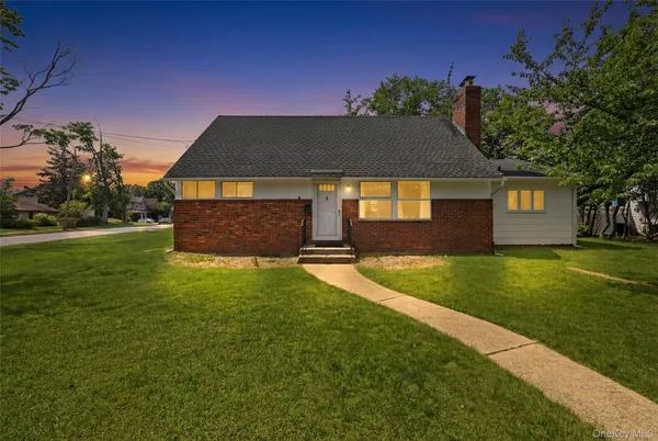 $749,000 | 404 Foxdale Avenue, Oceanside, NY 11572