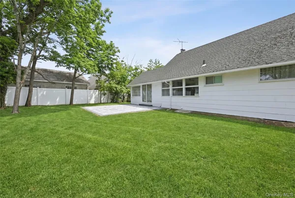 $749,000 | 404 Foxdale Avenue, Oceanside, NY 11572