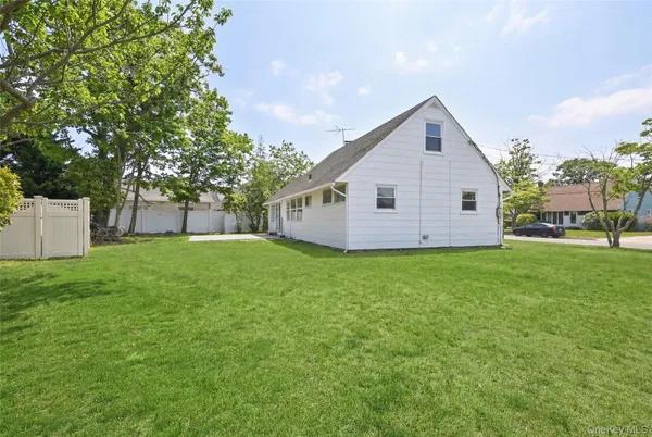 $749,000 | 404 Foxdale Avenue, Oceanside, NY 11572