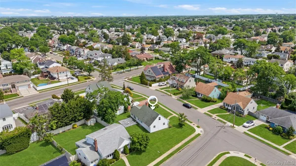 $749,000 | 404 Foxdale Avenue, Oceanside, NY 11572