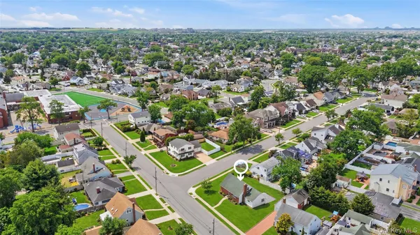 $749,000 | 404 Foxdale Avenue, Oceanside, NY 11572