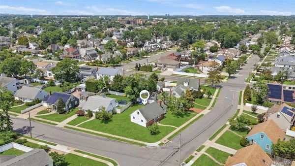 $749,000 | 404 Foxdale Avenue, Oceanside, NY 11572