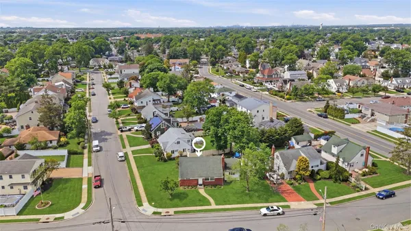 $749,000 | 404 Foxdale Avenue, Oceanside, NY 11572