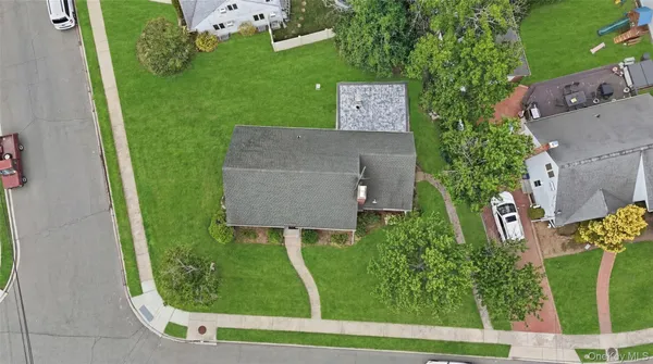 $749,000 | 404 Foxdale Avenue, Oceanside, NY 11572