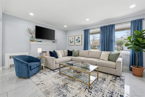 $749,000 | 404 Foxdale Avenue, Oceanside, NY 11572