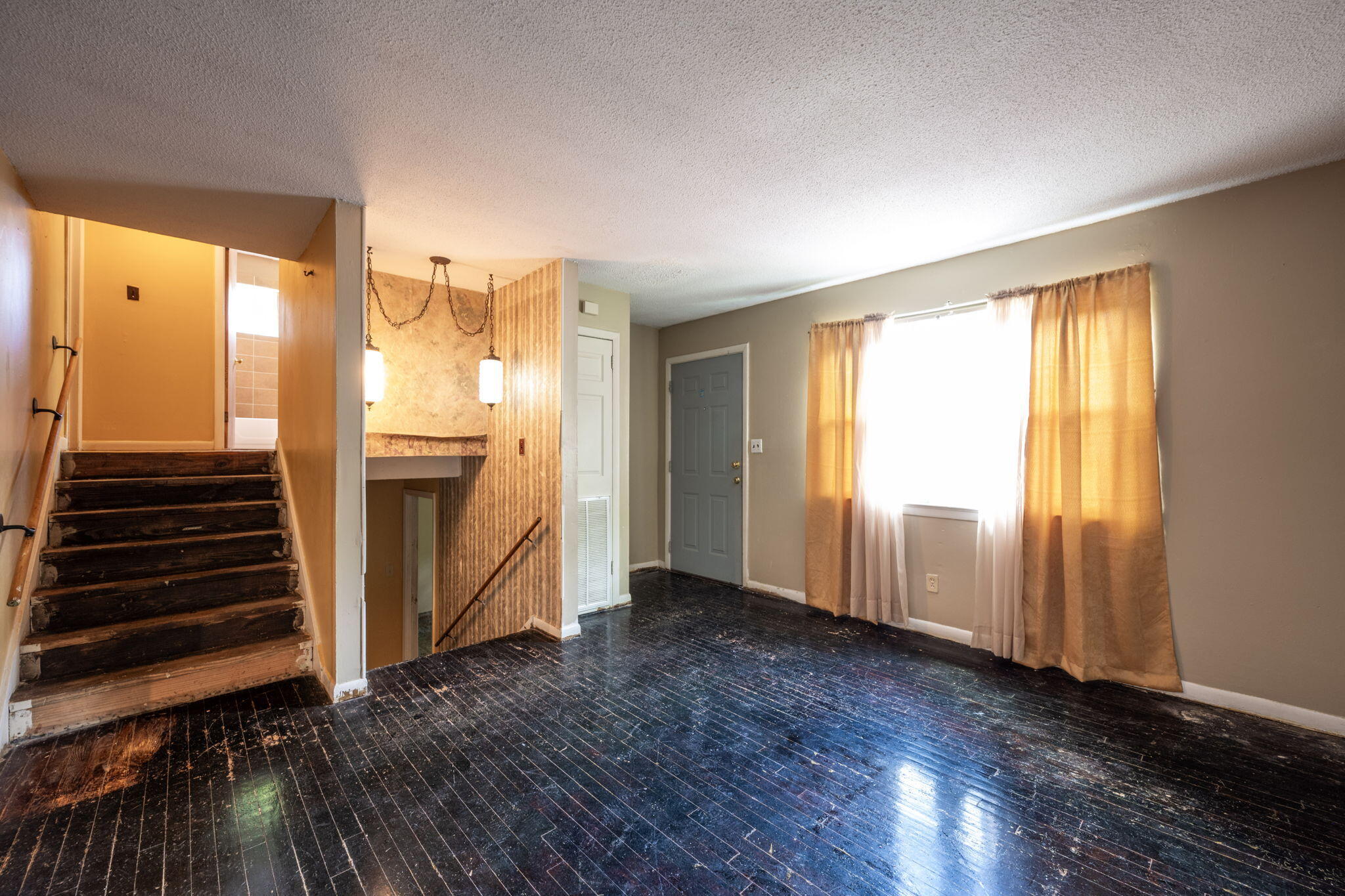 1002 Gillespie Road Chattanooga, TN 37411 - Photo 2 of 22 14-web-or-mls-DSC_4317