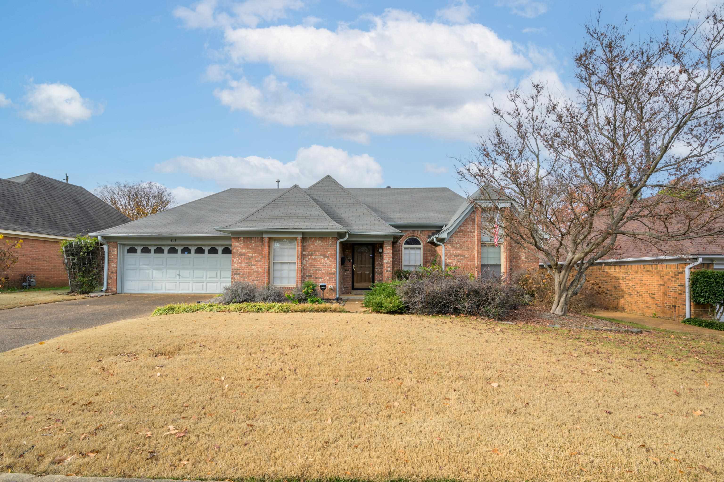 811 Vaughn Road Memphis, TN 38122 - Photo 1 of 33 a front view of a house with a yard