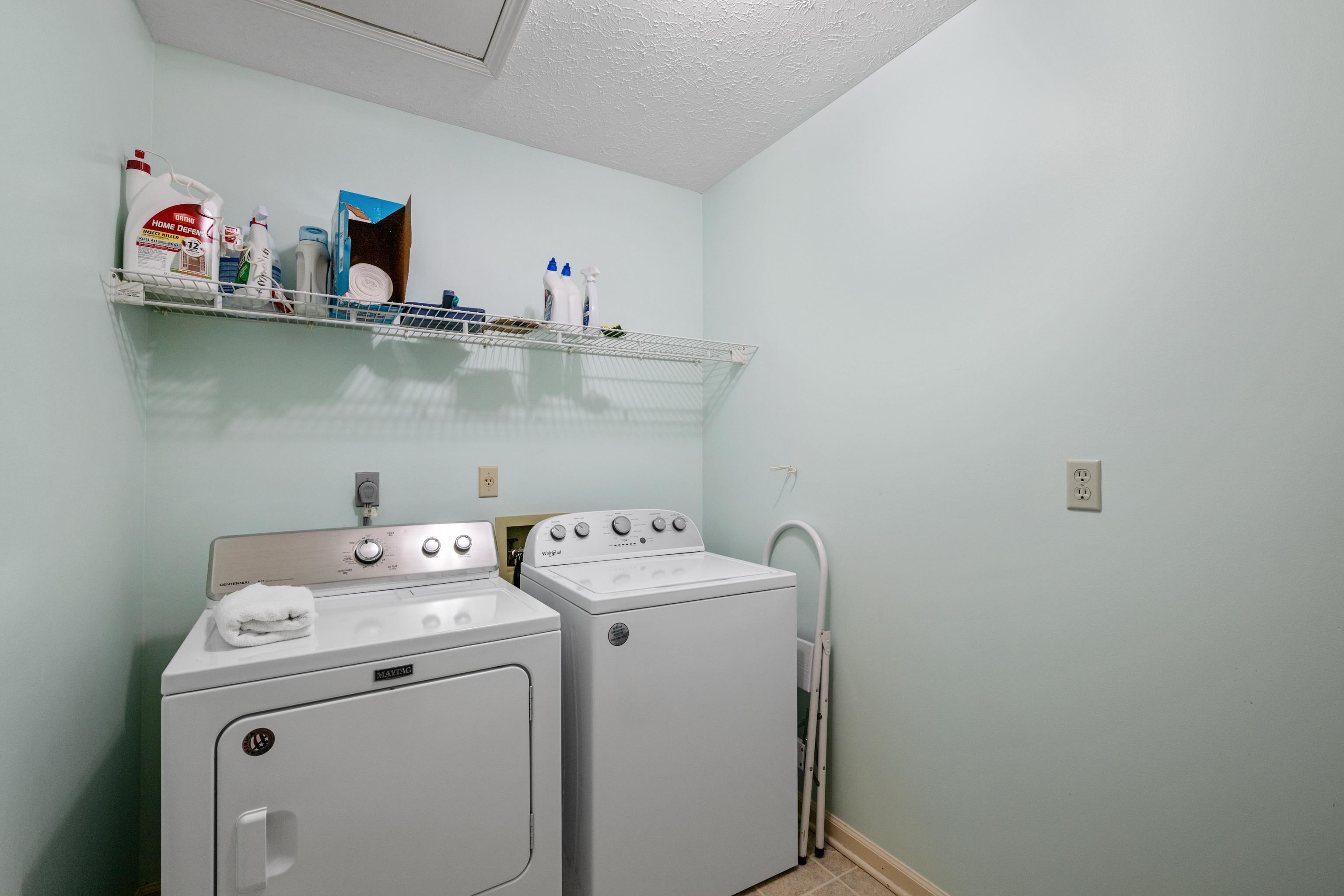 811 Vaughn Road Memphis, TN 38122 - Photo 25 of 33 a utility room with dryer and washer