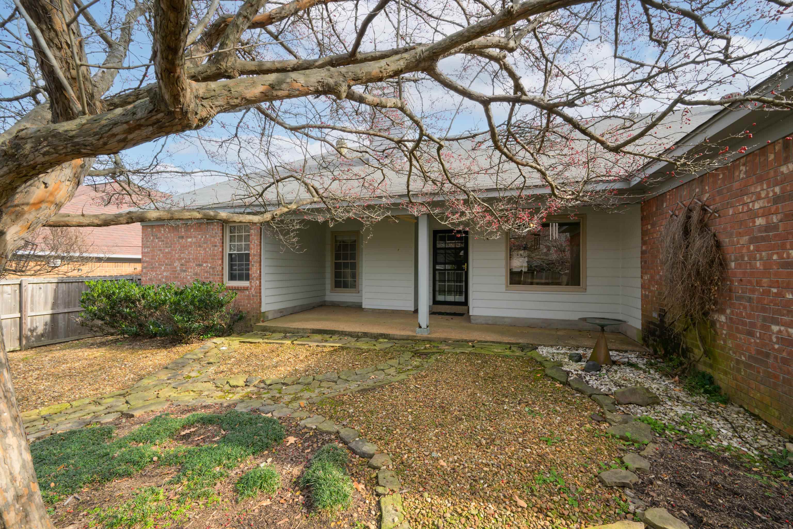 811 Vaughn Road Memphis, TN 38122 - Photo 27 of 33 a view of a house with a yard
