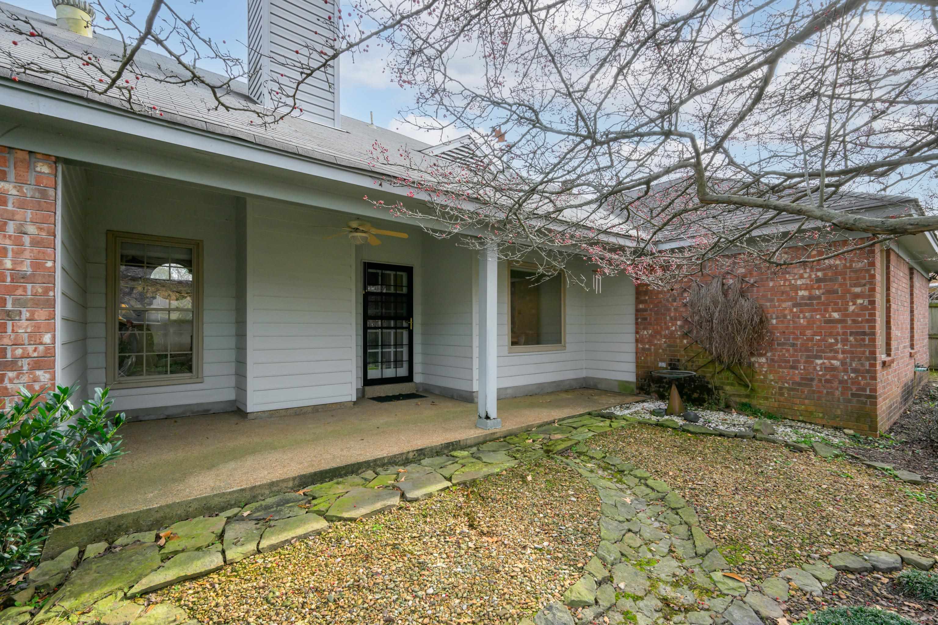 811 Vaughn Road Memphis, TN 38122 - Photo 28 of 33 a view of a house with a yard
