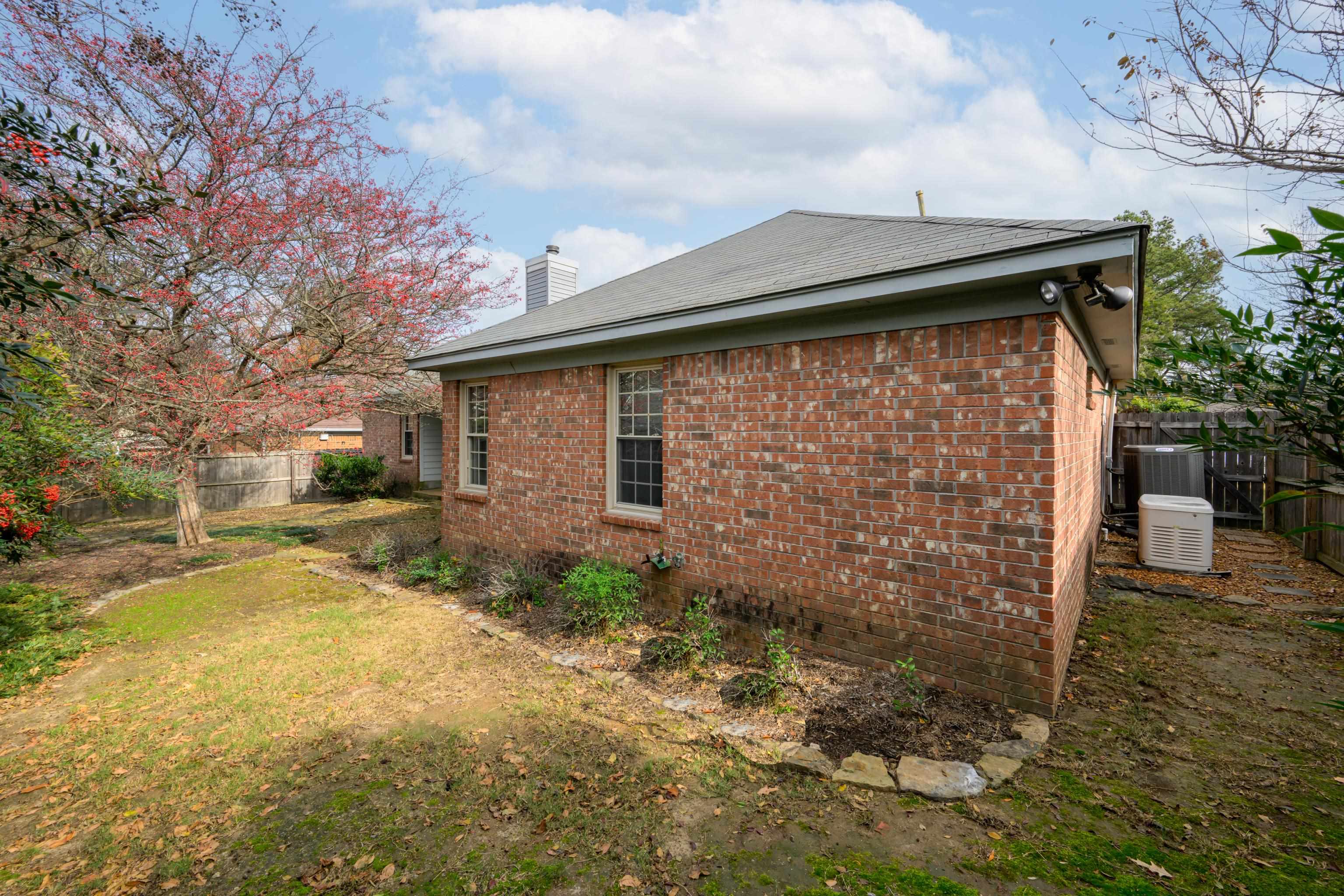 811 Vaughn Road Memphis, TN 38122 - Photo 29 of 33 a view of backyard of house