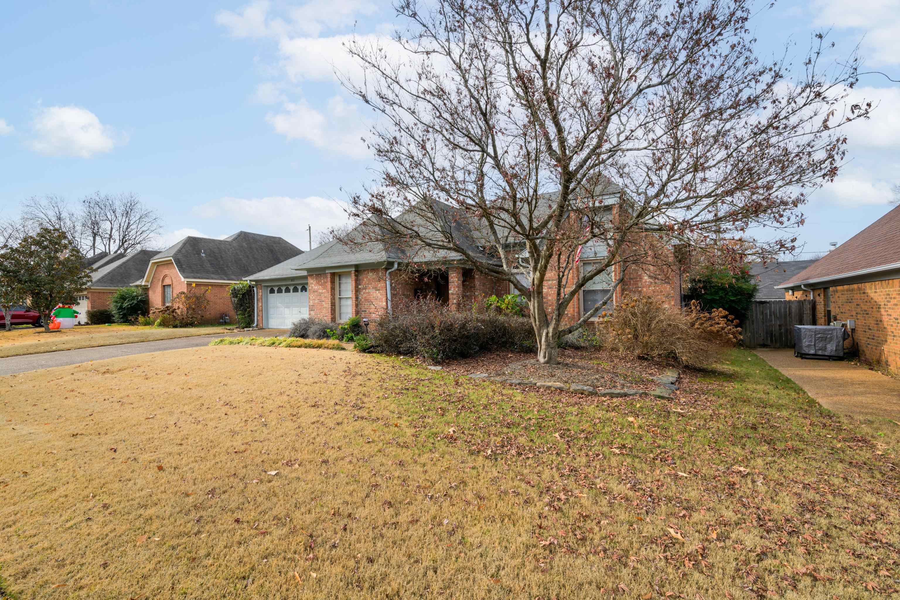 811 Vaughn Road Memphis, TN 38122 - Photo 31 of 33 a house that has a tree in front of it