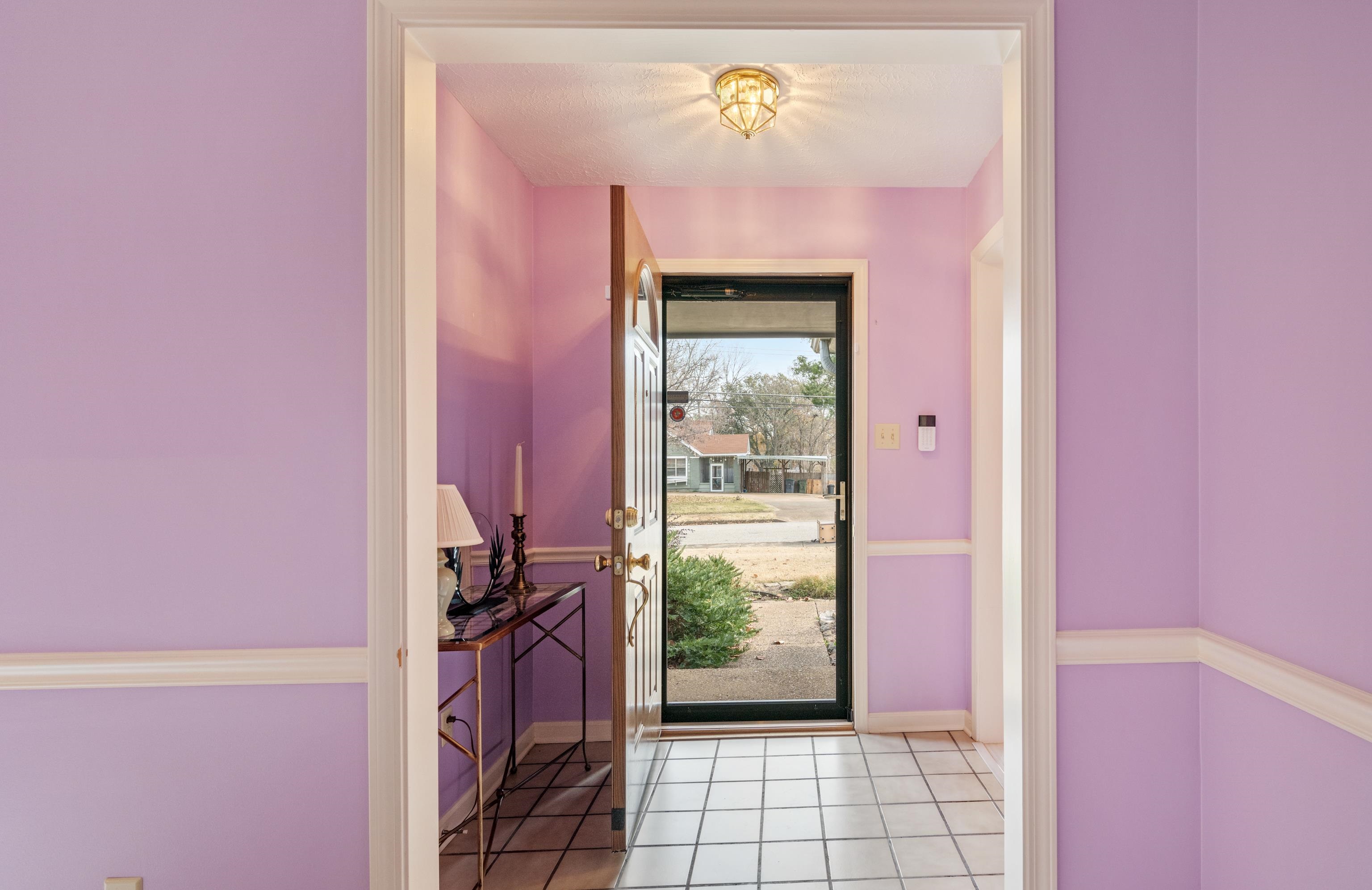 811 Vaughn Road Memphis, TN 38122 - Photo 4 of 33 a view of a hallway with a elevator