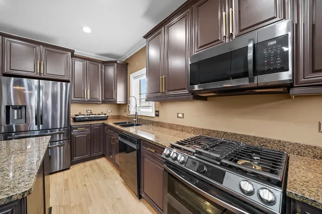 $625,000 | 1192 Clarence Avenue, Unit 1, Oak Park, IL 60304