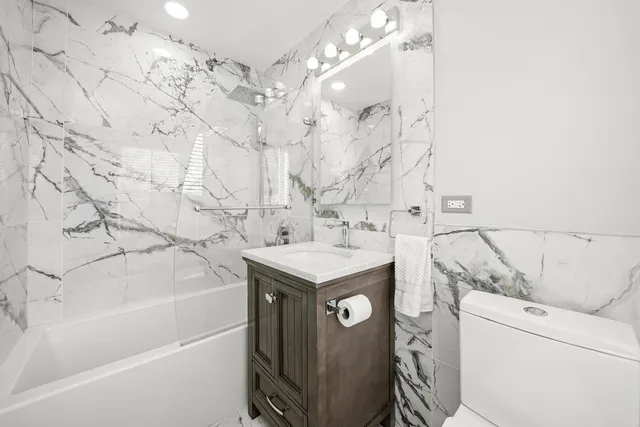 $625,000 | 1192 Clarence Avenue, Unit 1, Oak Park, IL 60304