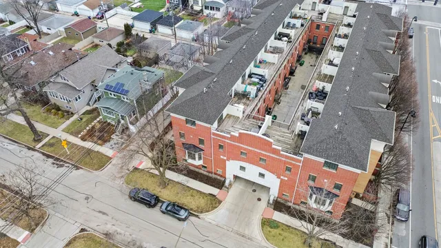 $625,000 | 1192 Clarence Avenue, Unit 1, Oak Park, IL 60304