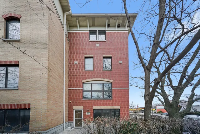 $625,000 | 1192 Clarence Avenue, Unit 1, Oak Park, IL 60304