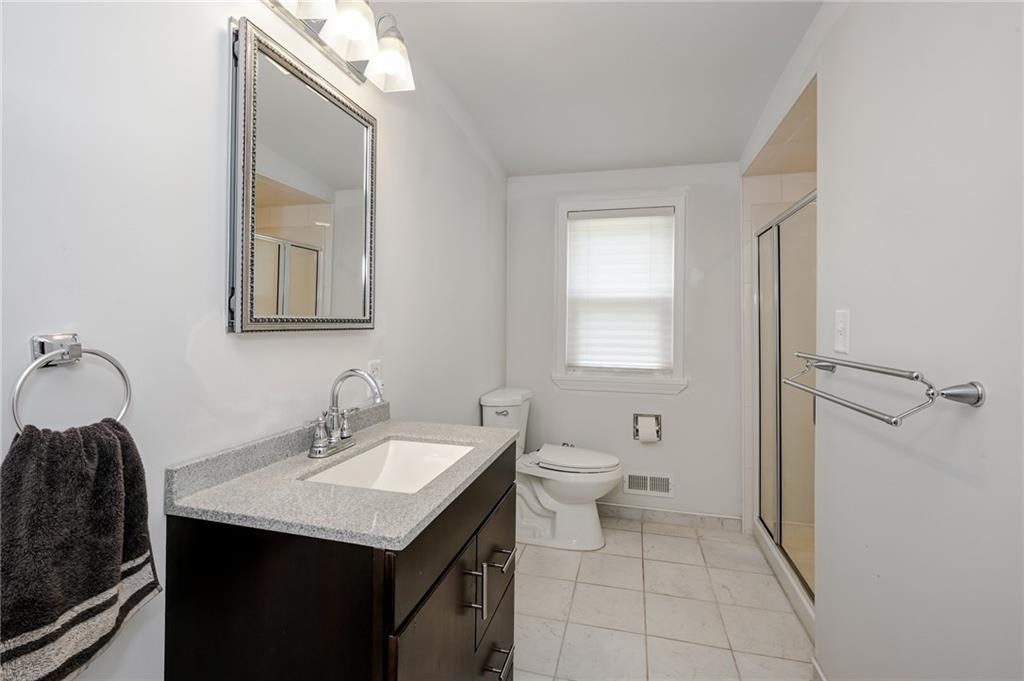 7100 Saltsburg Road Pittsburgh, PA 15235 - Photo 15 of 23 Upstairs full bath with great updates!