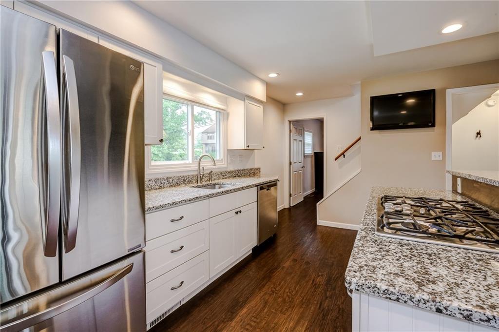 7100 Saltsburg Road Pittsburgh, PA 15235 - Photo 6 of 23 Kitchen