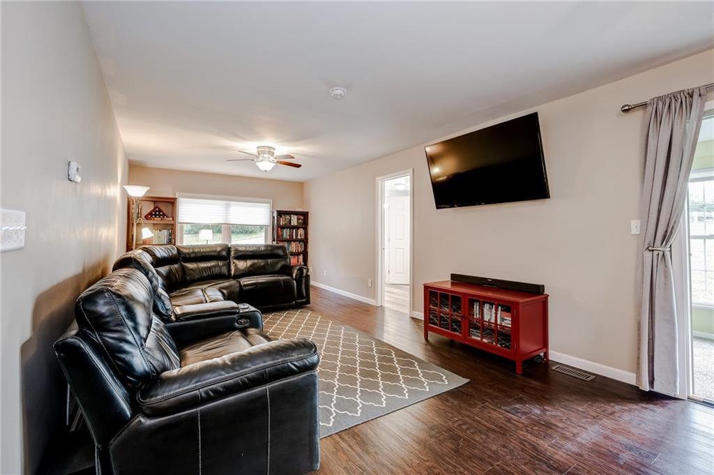 7100 Saltsburg Road Pittsburgh, PA 15235 - Photo 9 of 23 Family room