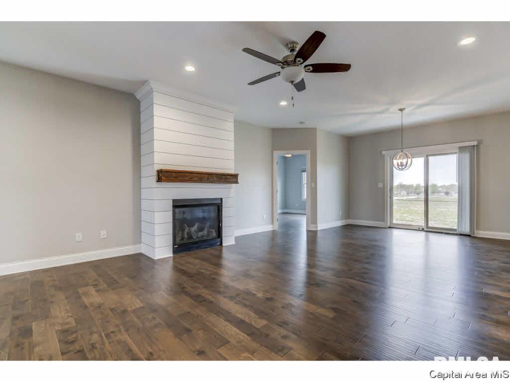 4641 Thompson Road Springfield, IL 62711 - Photo 3 of 36