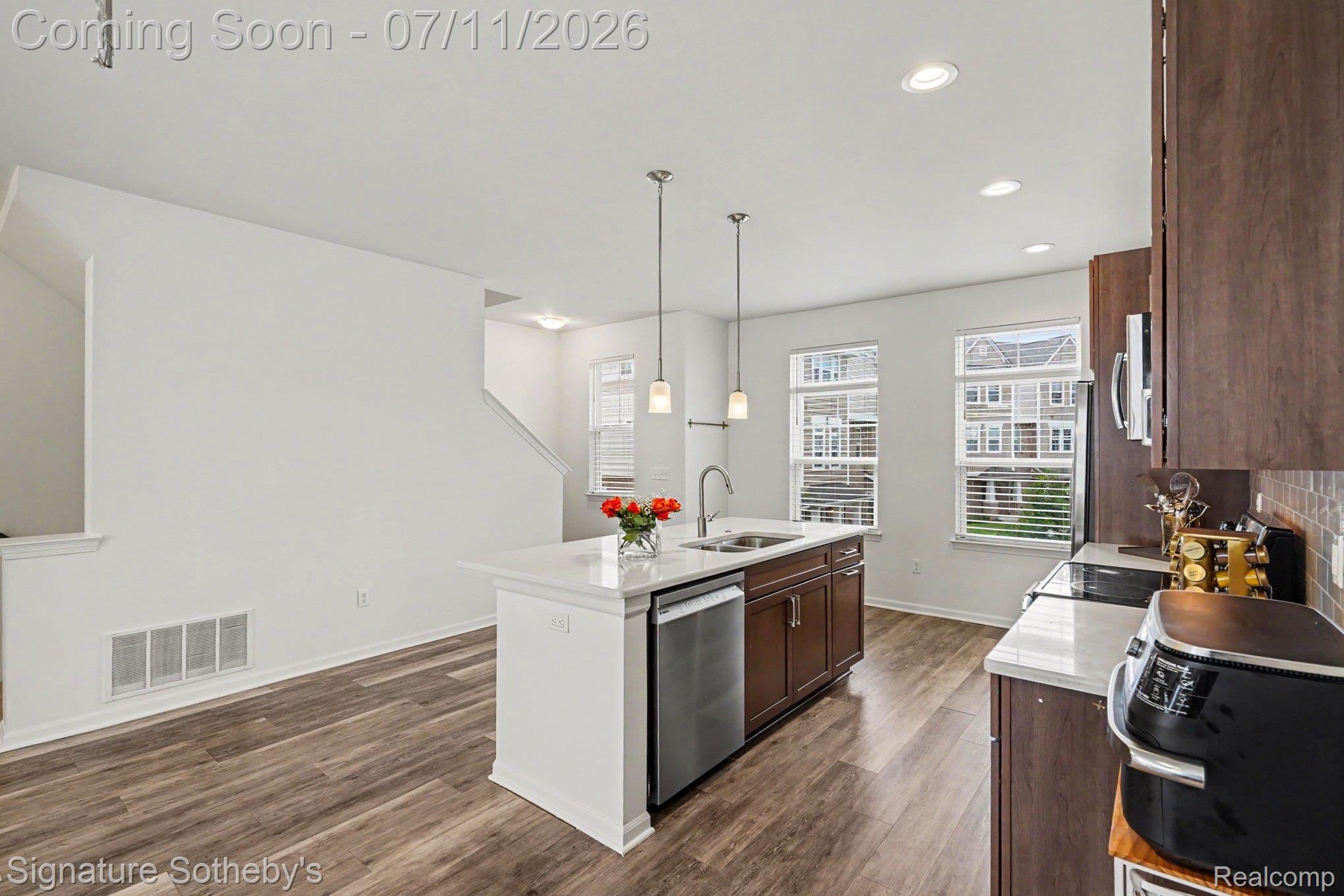 2500 Normandy Road, Unit 40 Royal Oak, MI 48073 - Photo 11 of 26 Kitchen