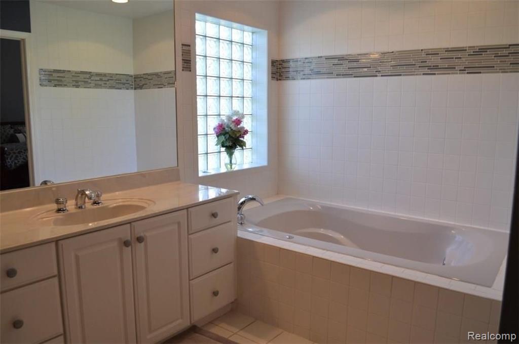 50870 Dequindre Road Utica, MI 48317 - Photo 6 of 21
