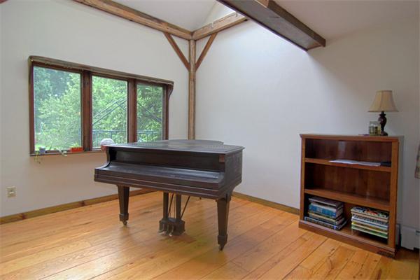 43 Kilbourn Road Lancaster, MA 01523 - Photo 7 of 25