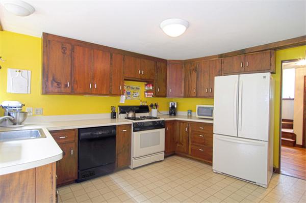 43 Kilbourn Road Lancaster, MA 01523 - Photo 8 of 25