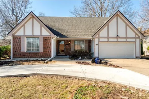 $565,000 | 7401 West 99th Street, Overland Park, KS 66212