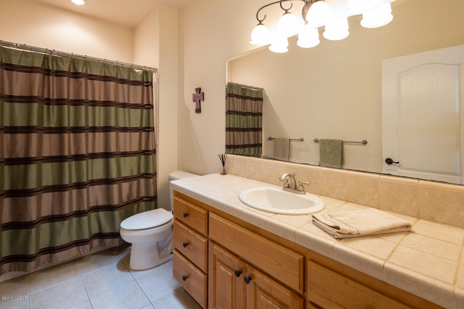 591 Ranch Road Solvang, CA 93463 - Photo 18 of 22 Shared bath