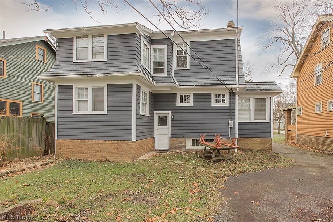 2572 Princeton Road Cleveland, OH 44118 - Photo 3 of 28