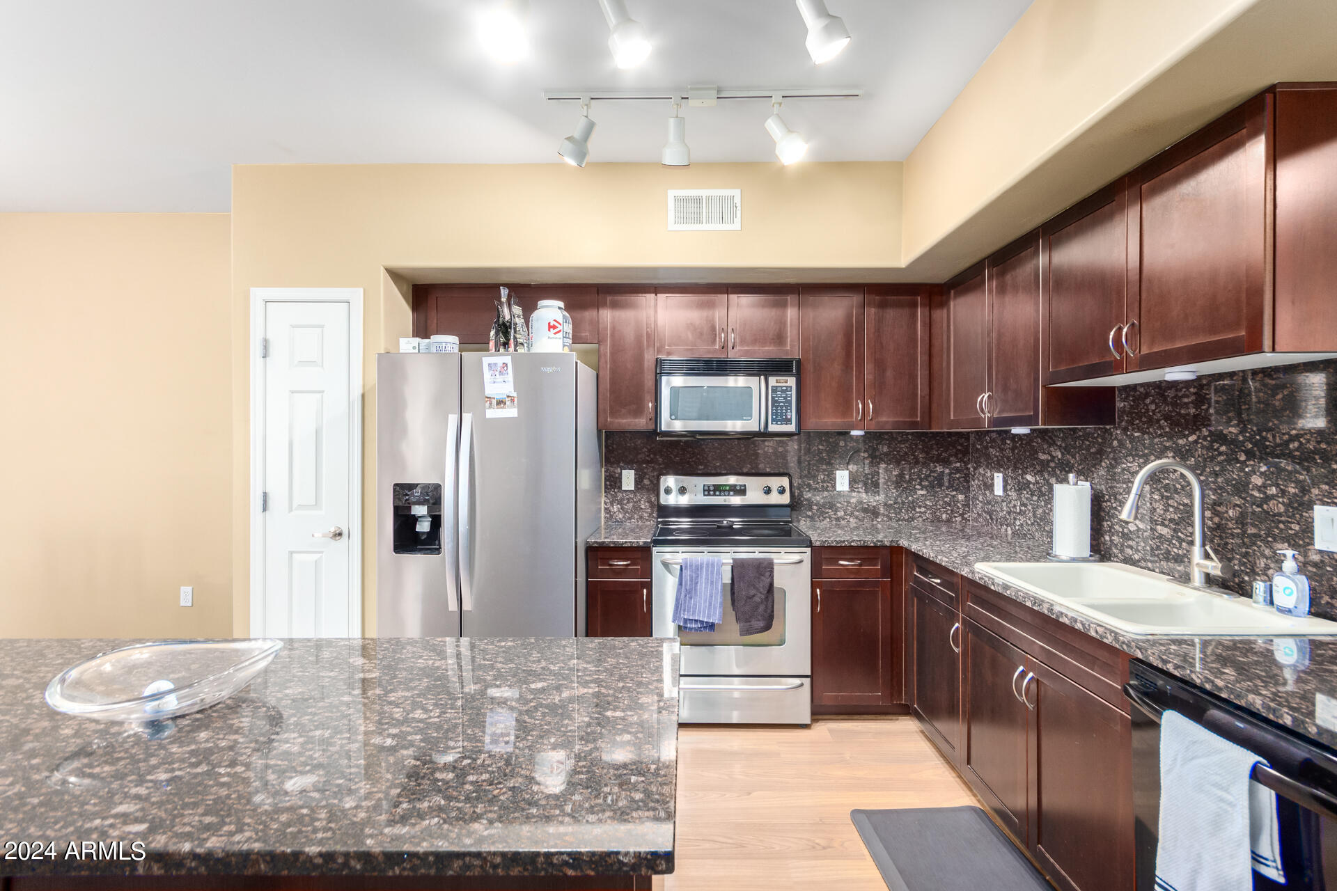 1920 East Bell Road, Unit 1163 Phoenix, AZ 85022 - Photo 6 of 26 09 - Bell
